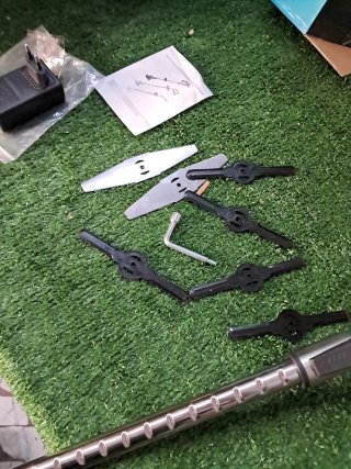 Decespugliatore a batteria 198V