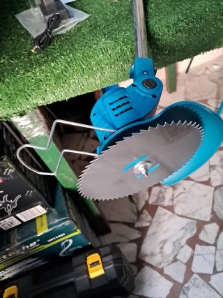 Decespugliatore a batteria 198V