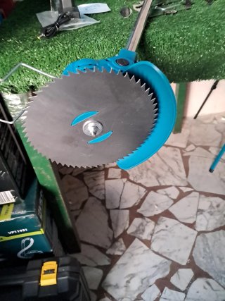 Decespugliatore a batteria 198V