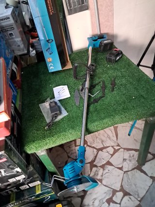 Decespugliatore a batteria 198V