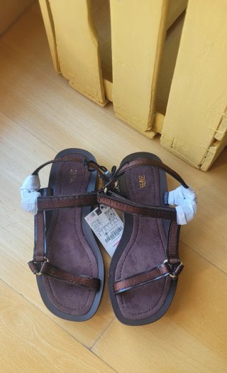 Sandalias Zara marrón sin estrenar