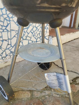 Barbacoa Negra con Ruedas
