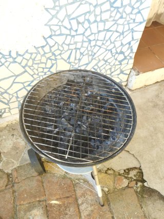 Barbacoa Negra con Ruedas