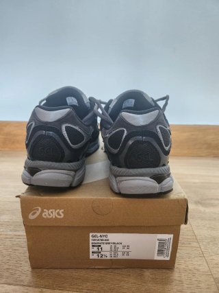 Asics Gel NYC Negro/Gris Talla 42