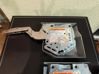 Herrajes para puertas abatibles con freno (Blum)
