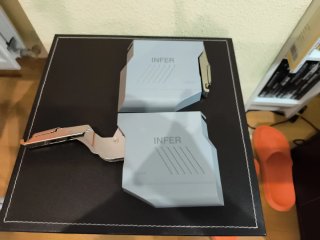 Herrajes para puertas abatibles con freno (Blum)