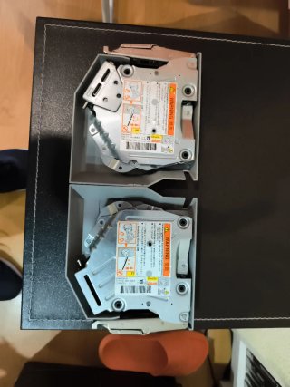 Herrajes para puertas abatibles con freno (Blum)
