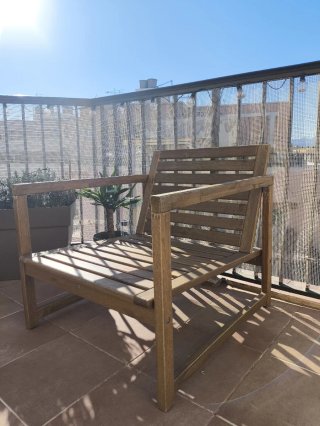 Silla de madera para jardín