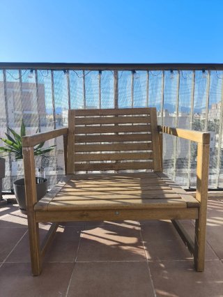 Silla de madera para jardín