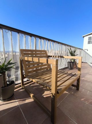 Silla de madera para jardín