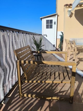 Silla de madera para jardín