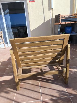 Silla de madera para jardín