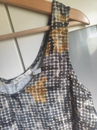 Camiseta tirantes ocre y gris