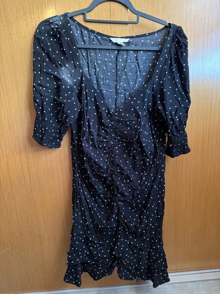 Vestido negro lunares fruncido