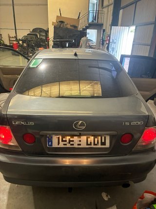 Lexus Is200