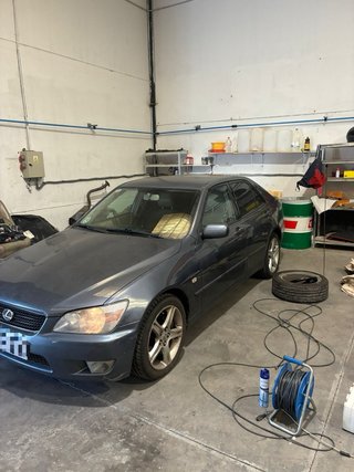 Lexus Is200