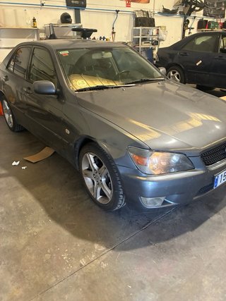 Lexus Is200