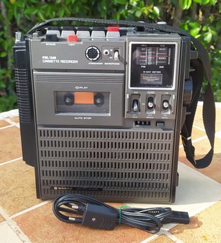 Radio Cassette Sanyo BoomBox M2450F