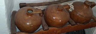 Cántaros antiguos de barro