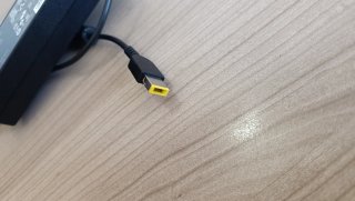 Cargador Lenovo 135W