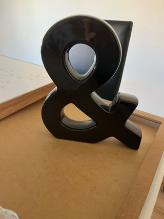 Letra y platito, decorativo