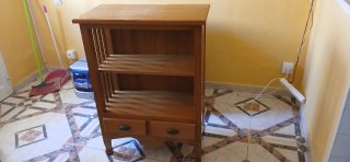 Mueble de madera con cajones