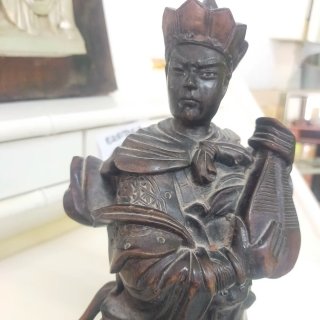Antigua talla china de madera