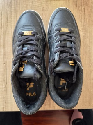 Zapatillas Fila negras plataforma doradas