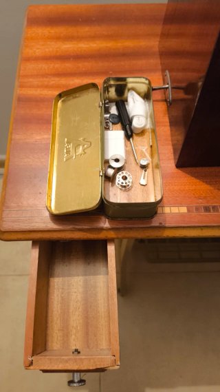 Máquina de coser Alfa antigua