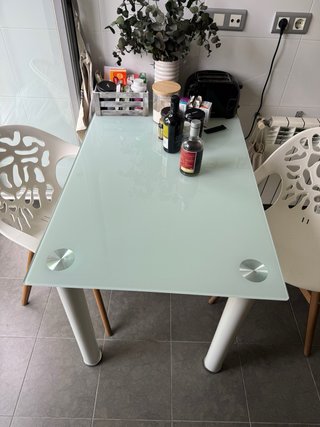 Tavolo da cucina in vetro