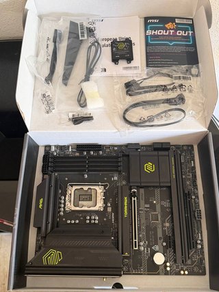 MSI MAG B860 TOMAHAWK WIFI Placa Base