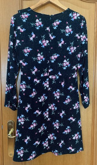 Vestido negro estampado floral rosa
