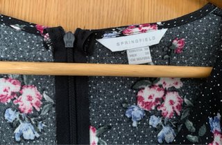 Vestido negro estampado floral rosa