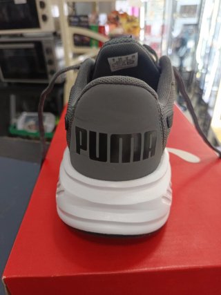 Zapatillas Puma grises y negras