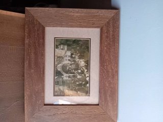 Vari quadri con cornice in legno