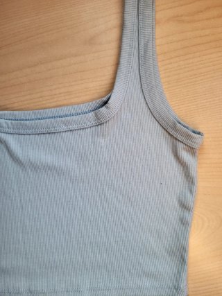 Crop top azul claro talla S