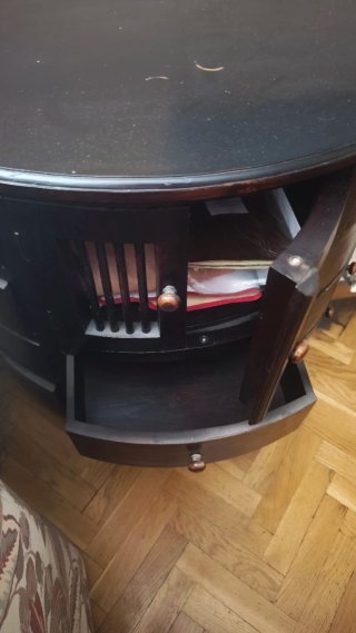 Mueble consola de madera oscuro