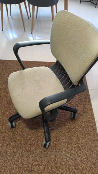 Silla de escritorio con ruedas