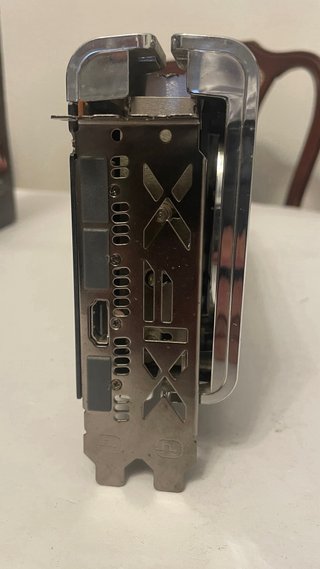 LEER XFX RX 5700 XT THICC III Ultra