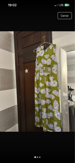 Vestido verde con fruncido y estampado floral