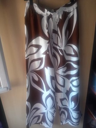 Pantalón ancho estampado floral