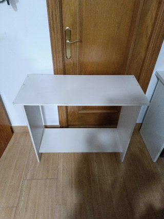 Mesa de escritorio blanca