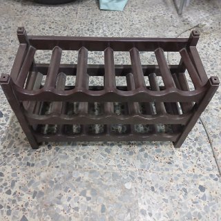 Botellero apilable de plástico marrón