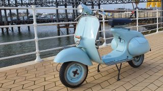 Vespa Azul Scooter Clásica