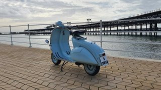 Vespa Azul Scooter Clásica