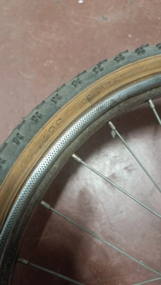 Llanta Bicicleta Clásica con neumatico cobra