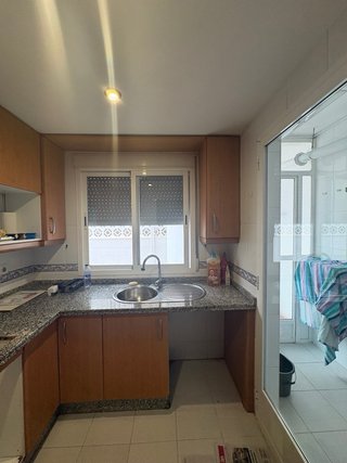 Mueble de cocina de madera y mármol