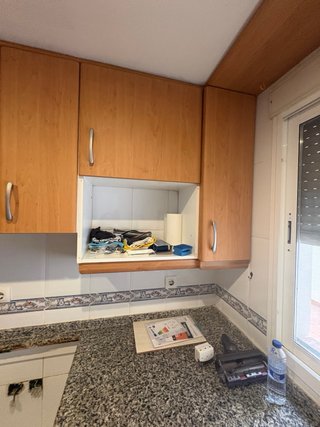 Mueble de cocina de madera y mármol