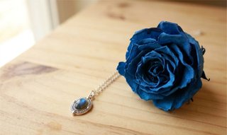 Joyas personalizadas con flores secas