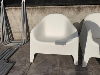 Silla Skarpo de plástico blanca